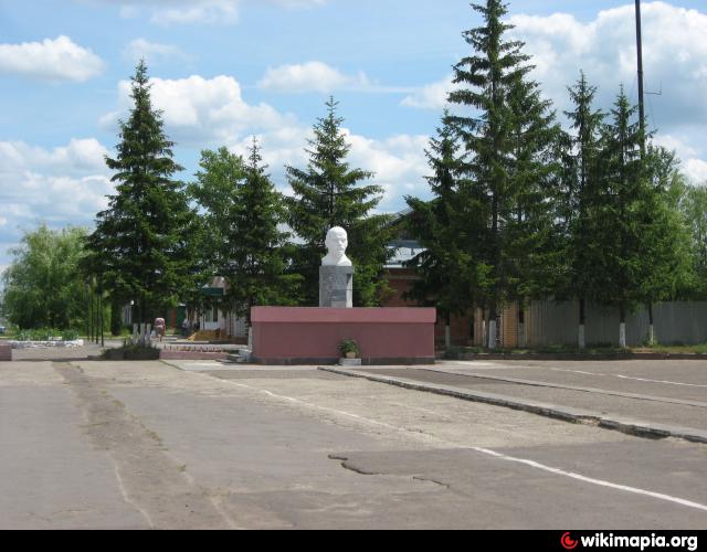 Нарышкино орловская область. Нарышкино памятник Ленину. Нарышкино Орловская область памятники. П. Нарышкино памятник г. Гуськову..