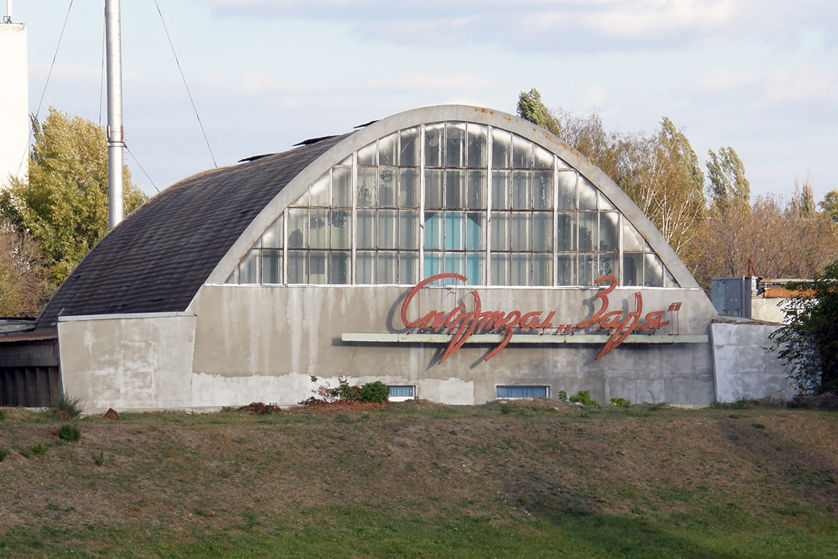 Заре луганск. Спорткомплекс Заря Луганск. Спортзал Заря Луганск. Спортивные объекты Луганске. Спорткомплекс Заря Луганск фитнес.