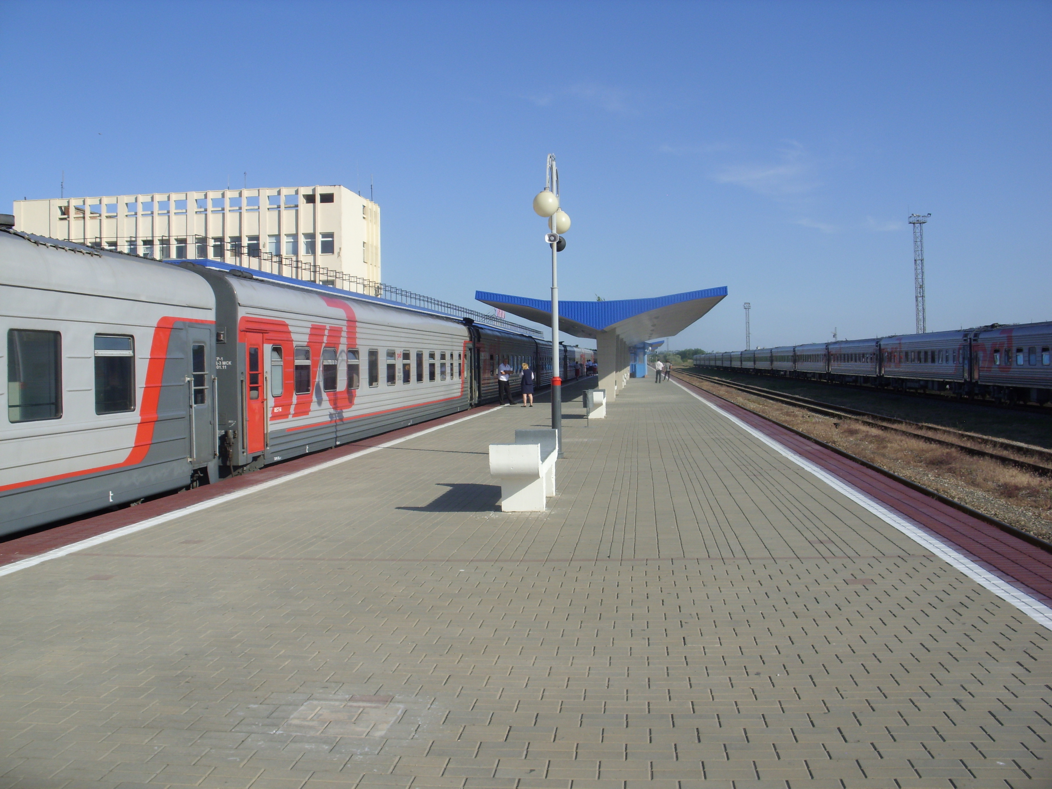 Анапа сальск. Железнодорожная станция в Анапе. ЖД вокзал Анапа. РЖД вокзал Анапа. Платформы Анапа ЖД вокзал.
