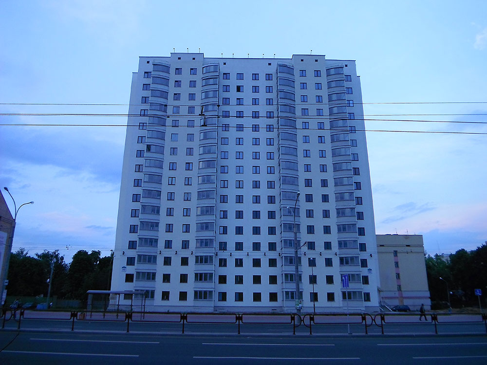 Ул. Улица маяковского (минск). Минск проспект независимости 43. Белоруссия улица маяковского 100. Бгату минск фото.