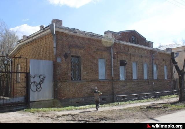 Нежилое здание. Дзержинского 4 Череповец. Рыбнов нежилое здание. Заброшенные здания в Череповце 104 микрорайон.