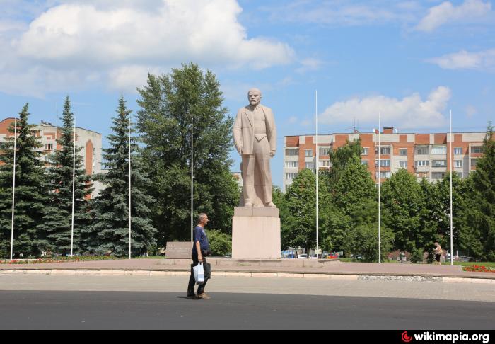 Железногорск ленина. Памятник Ленину Железногорск Курская область. Памятники Железногорска Красноярского края. Памятник Ленина в Курской области. Памятник Ленину в Железногорске Курской области.