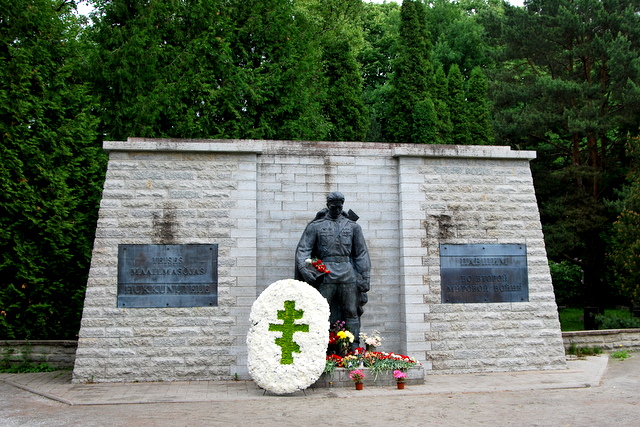 Могила северянина в таллине фото