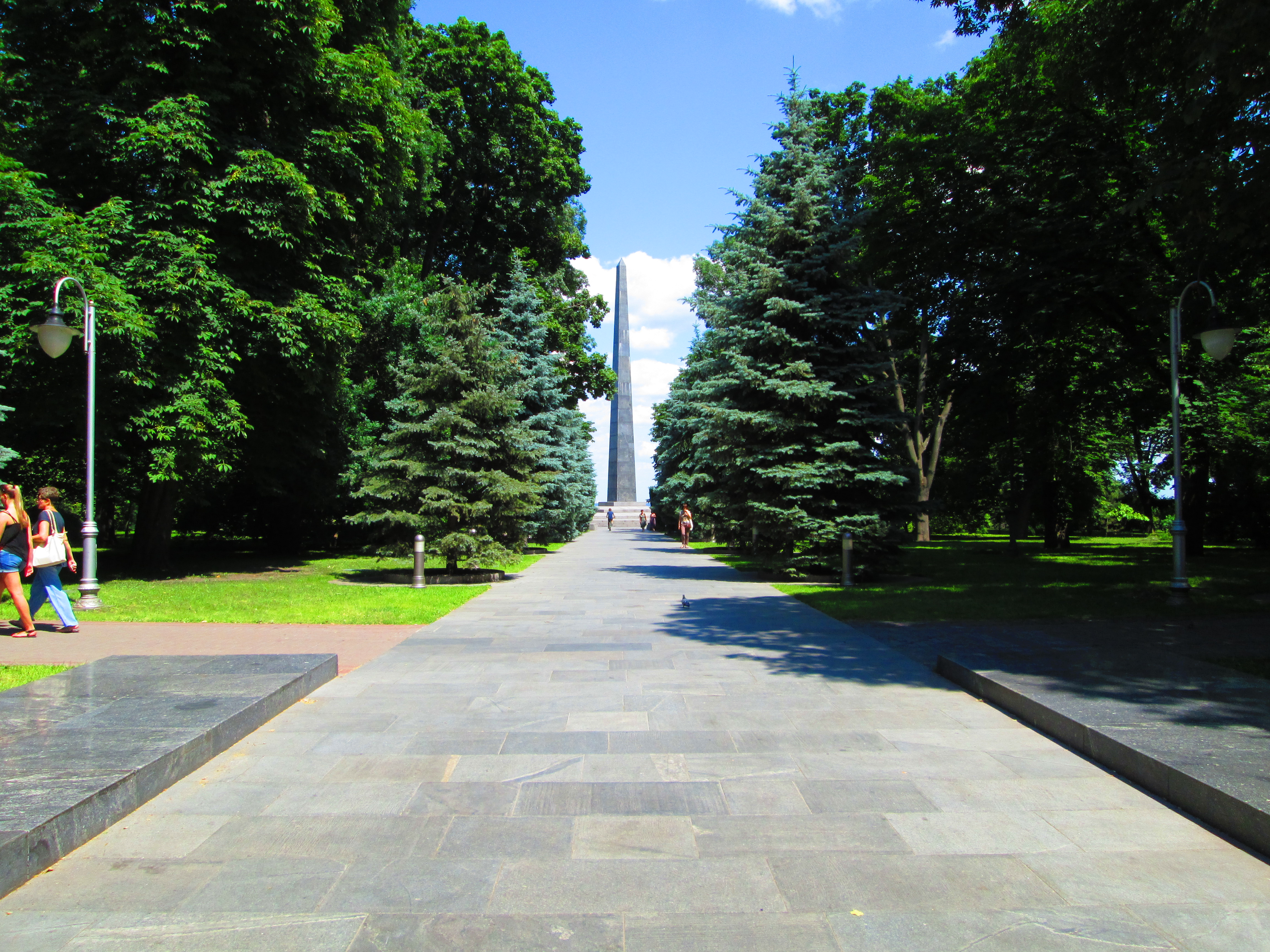 Алеях или аллеях. Аллея славы Киев. Аллея городов воинской славы в Киеве. Парк вечной славы в Киеве. Аллея воинской славы Волгодонск.