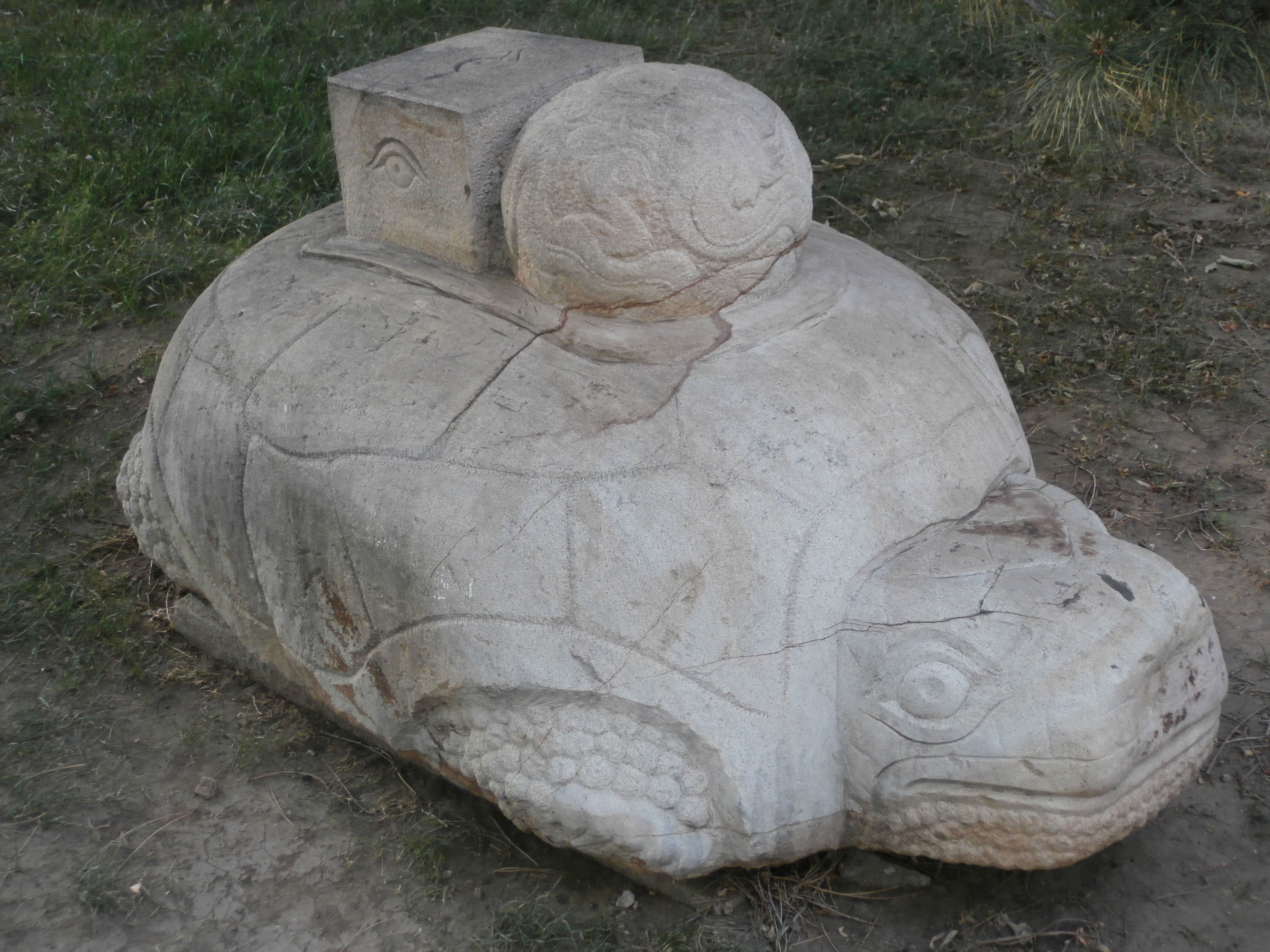 2 скульптора. Васькин скульптор Элиста. Скульптуры Васькина в Элисте. Элиста скульптура у источника. Скульптуры Владимира Васькина в Элисте.