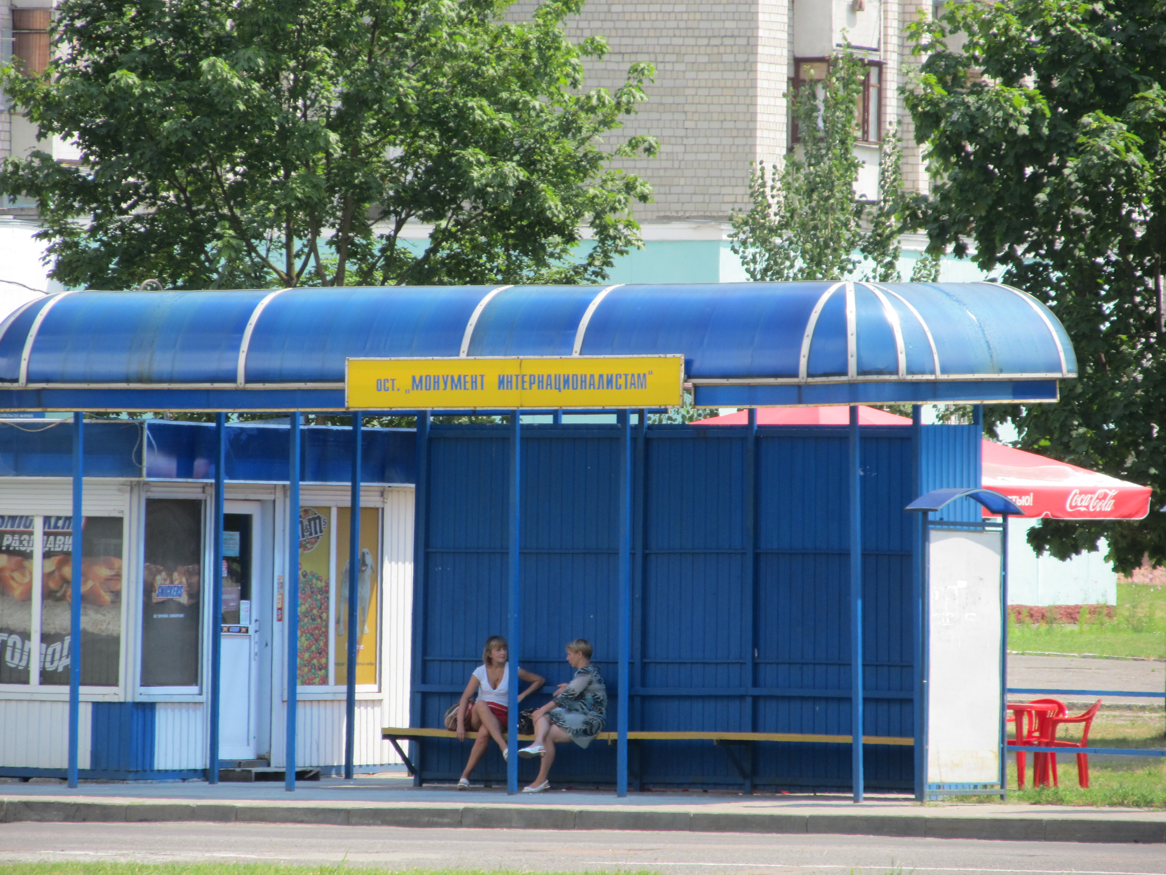 Волгоградская гомель. Ул Международная Гомель остановка. Автобусная остановка. Воинов интернационалистов остановка. Бассейн в Калинковичах.