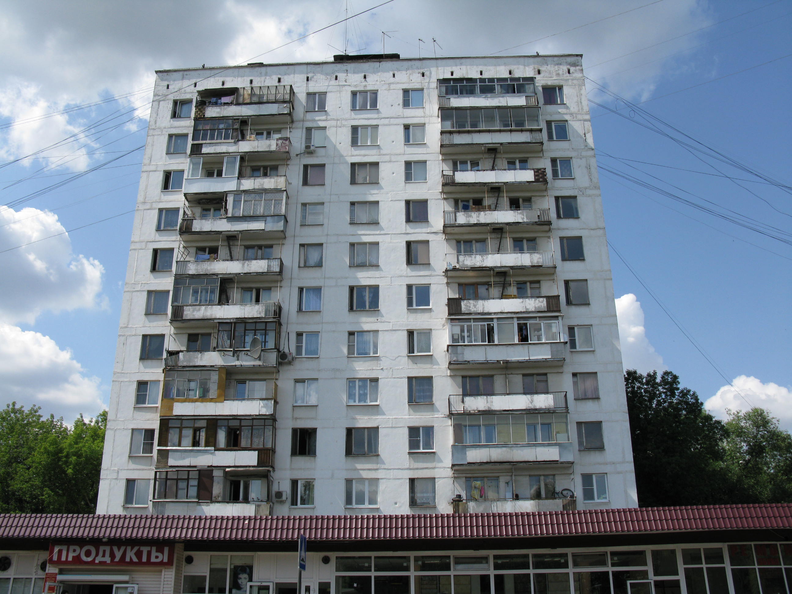 В двенадцатиэтажном доме несколько. Улица Плющева 14. Плющева дом 14. 12 Этажный дом одноподъездный. Плющева 12к2.