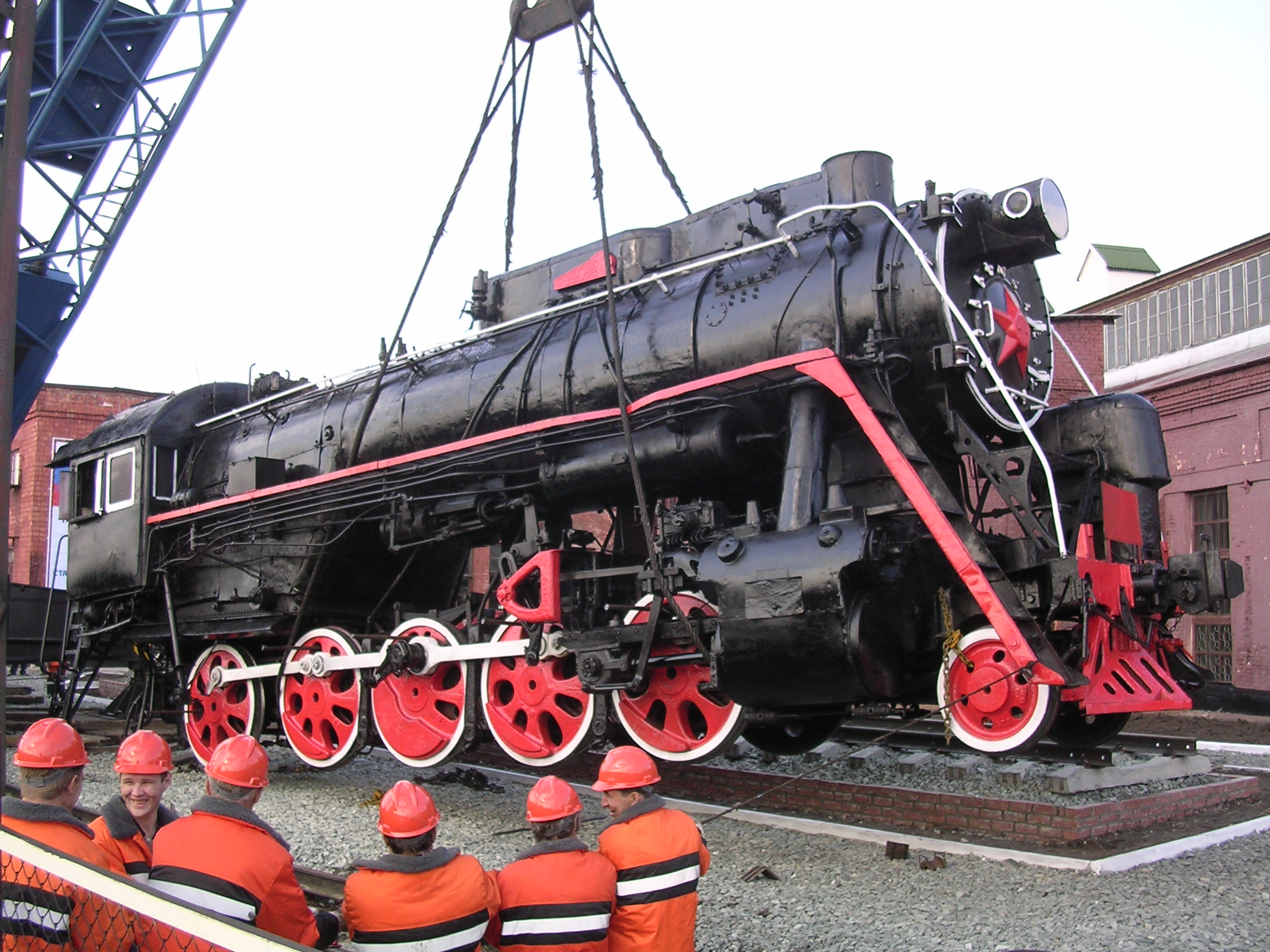 памятник паровозу л-0012 в коломне. памятник паровозу л-0012 в коломне. паровоз л в барнауле. тепловоз в коломне памятник. паровоз лебедянского.