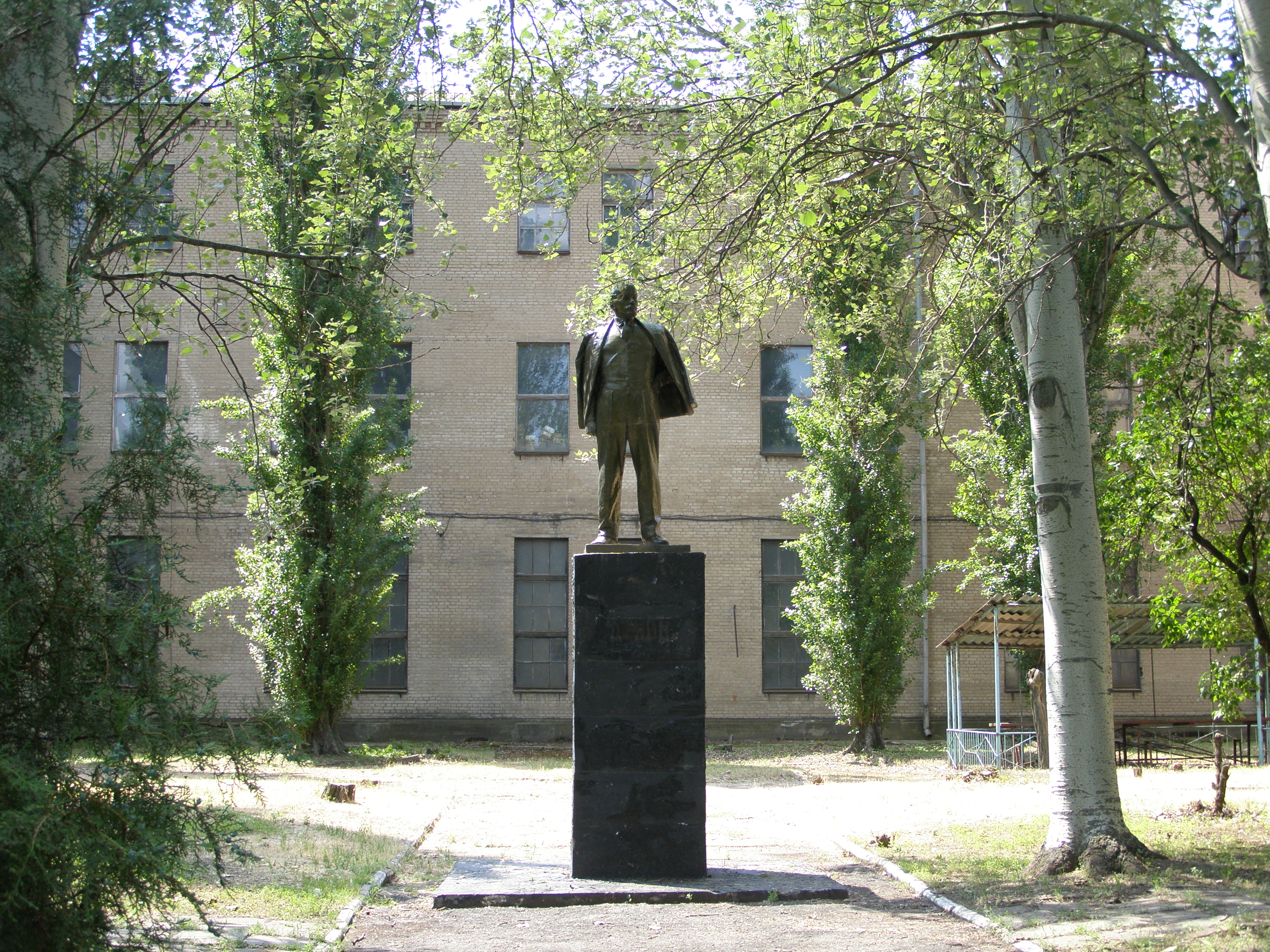 Мелитополь запорожская область. Памятник Ленину (Мелитополь). Город Мелитополь Запорожская область. Мелитополь монумент. Н Мелитополь памятник Ленина.