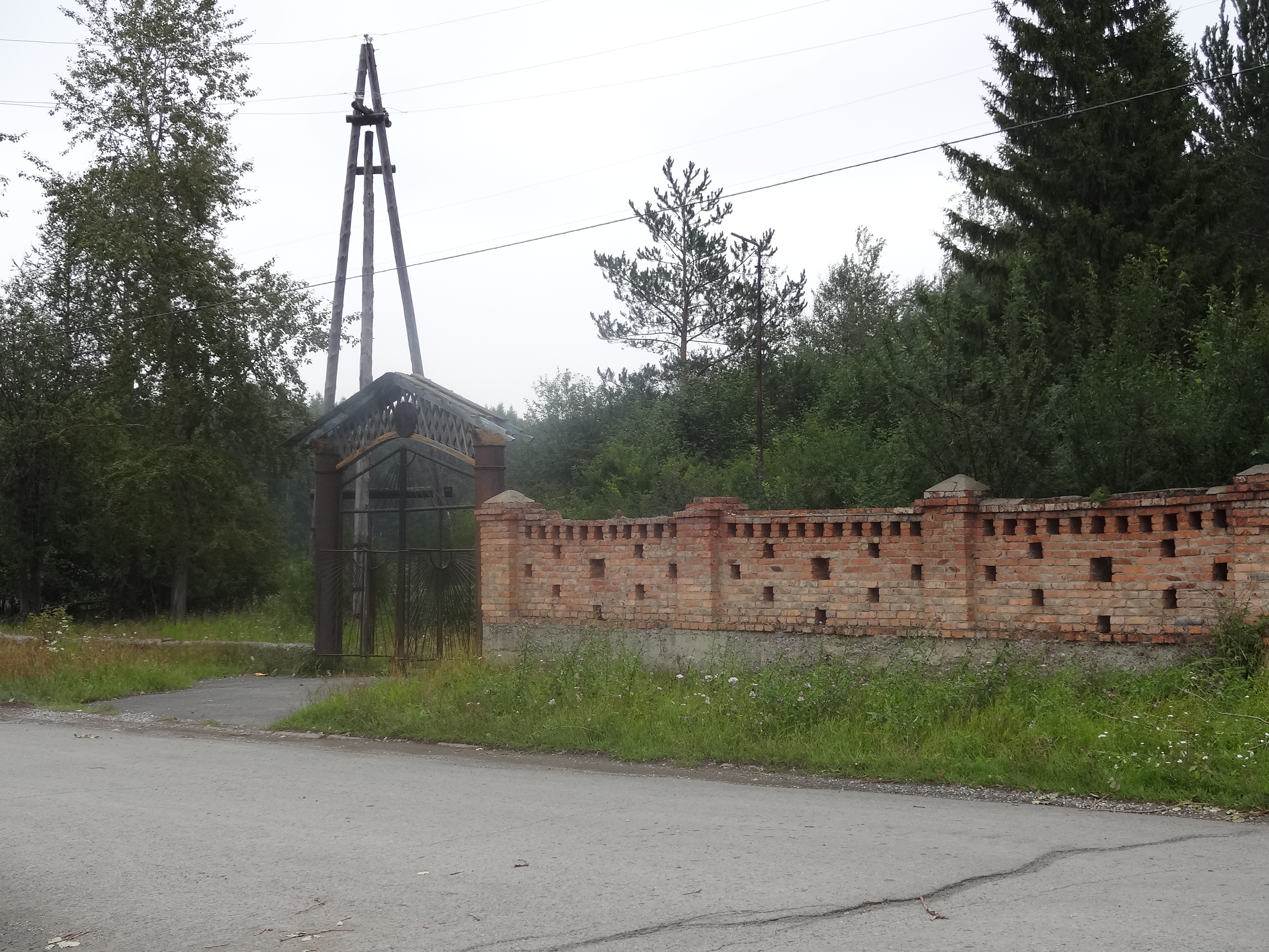 Волчанск риа. Волчанск Свердловская область парк. Комсомольский парк Волчанск. Волчанск Харьковская область мост. Парк в городе Волчанске.