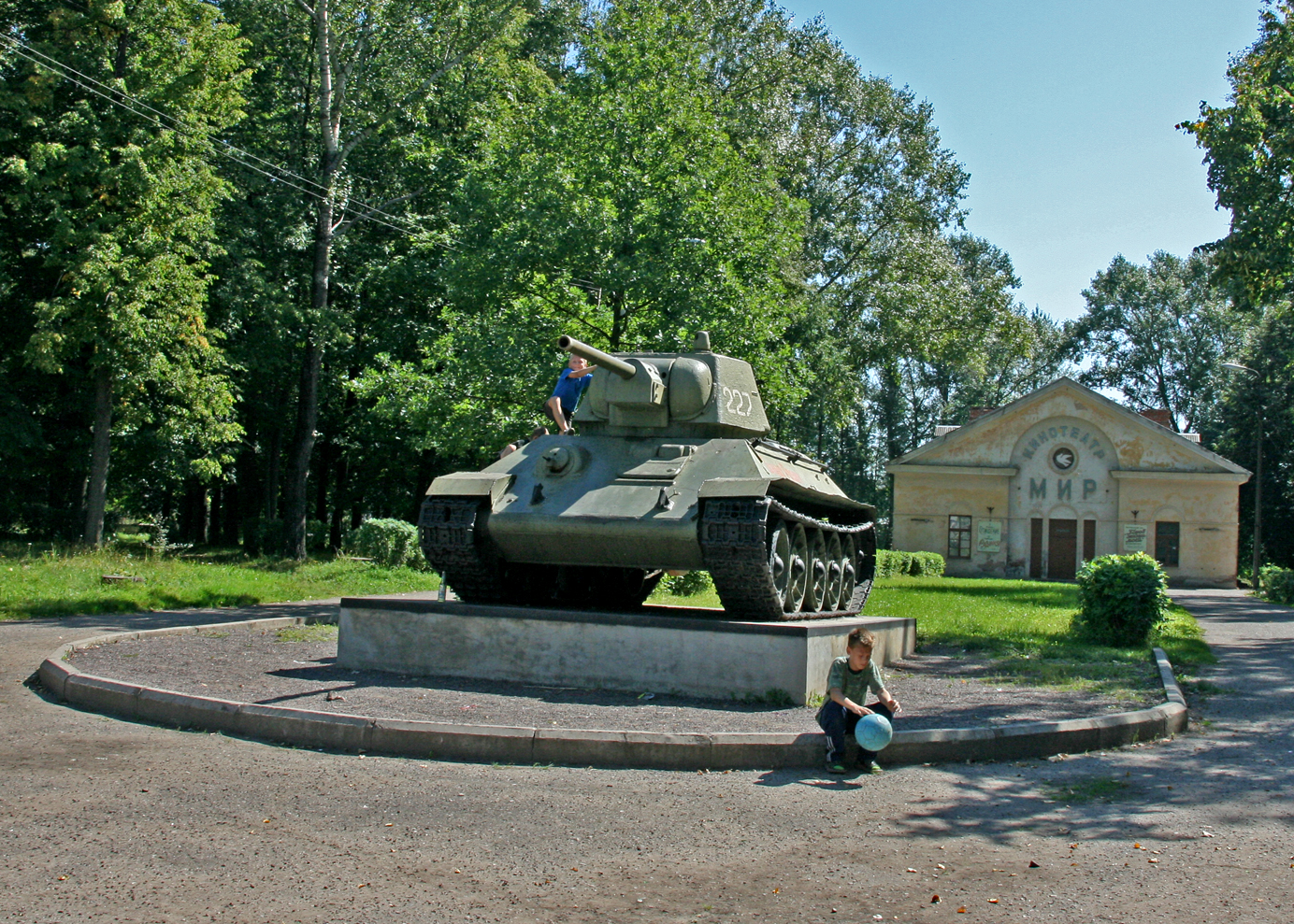 34 г. Танк т-34 Новосокольники. Танк т 34 город Новосокольники. Памятник т 34 Новосокольники. Памятник танк в Новосокольниках.