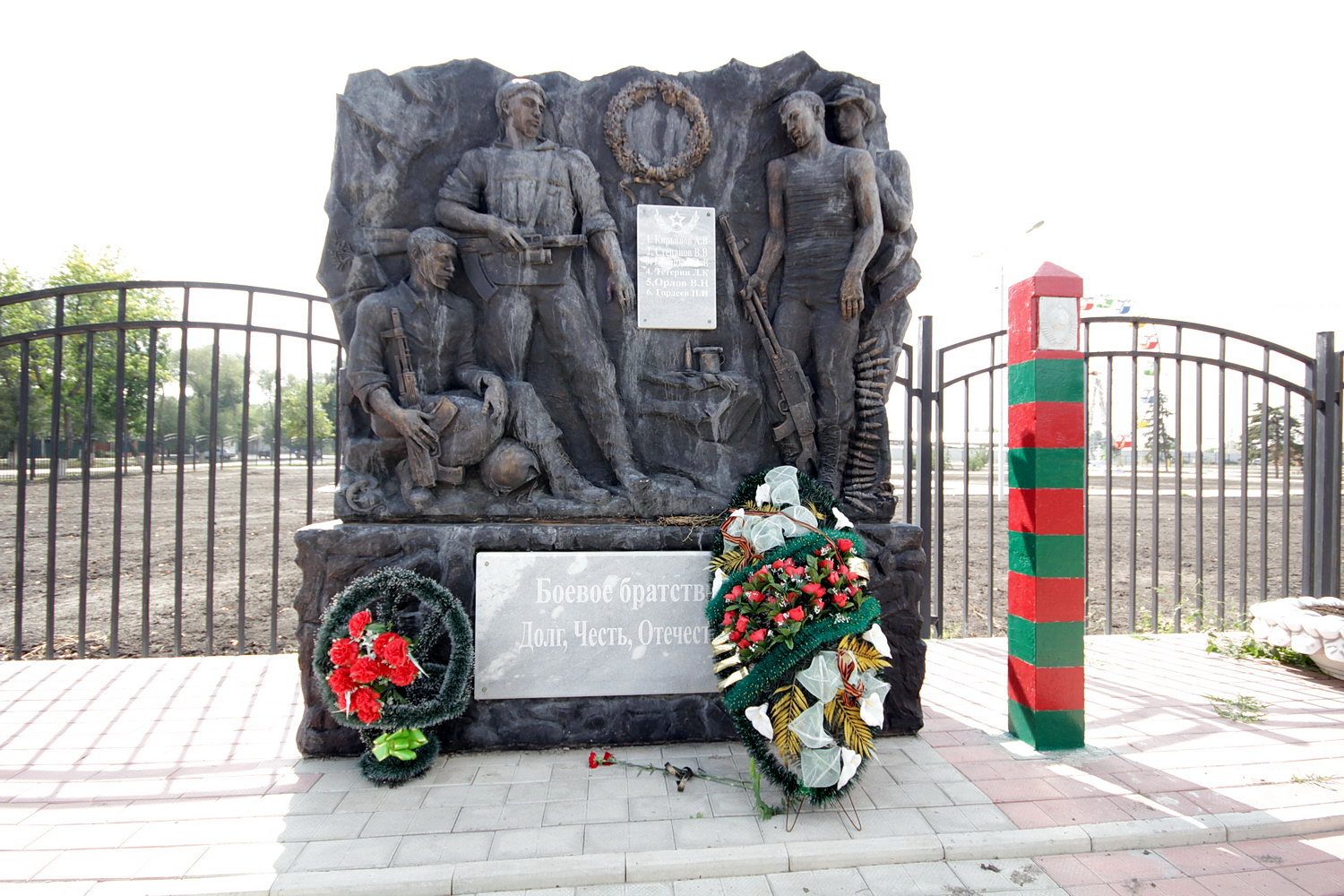 Город морозовск ростовской. Морозовск мемориальный комплекс. Город Морозовск Ростовской области. Морозовск Морозовский район. Морозовск Ростовской области мемориал.