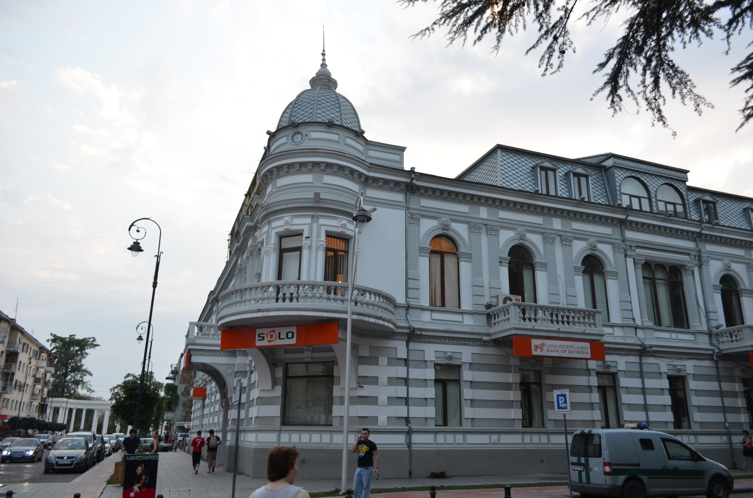 Какие банки в грузии. Батуми Bank of Georgia. Банк Джорджия Грузия. Банк Джорджия в Батуми. Solo Bank в Батуми.