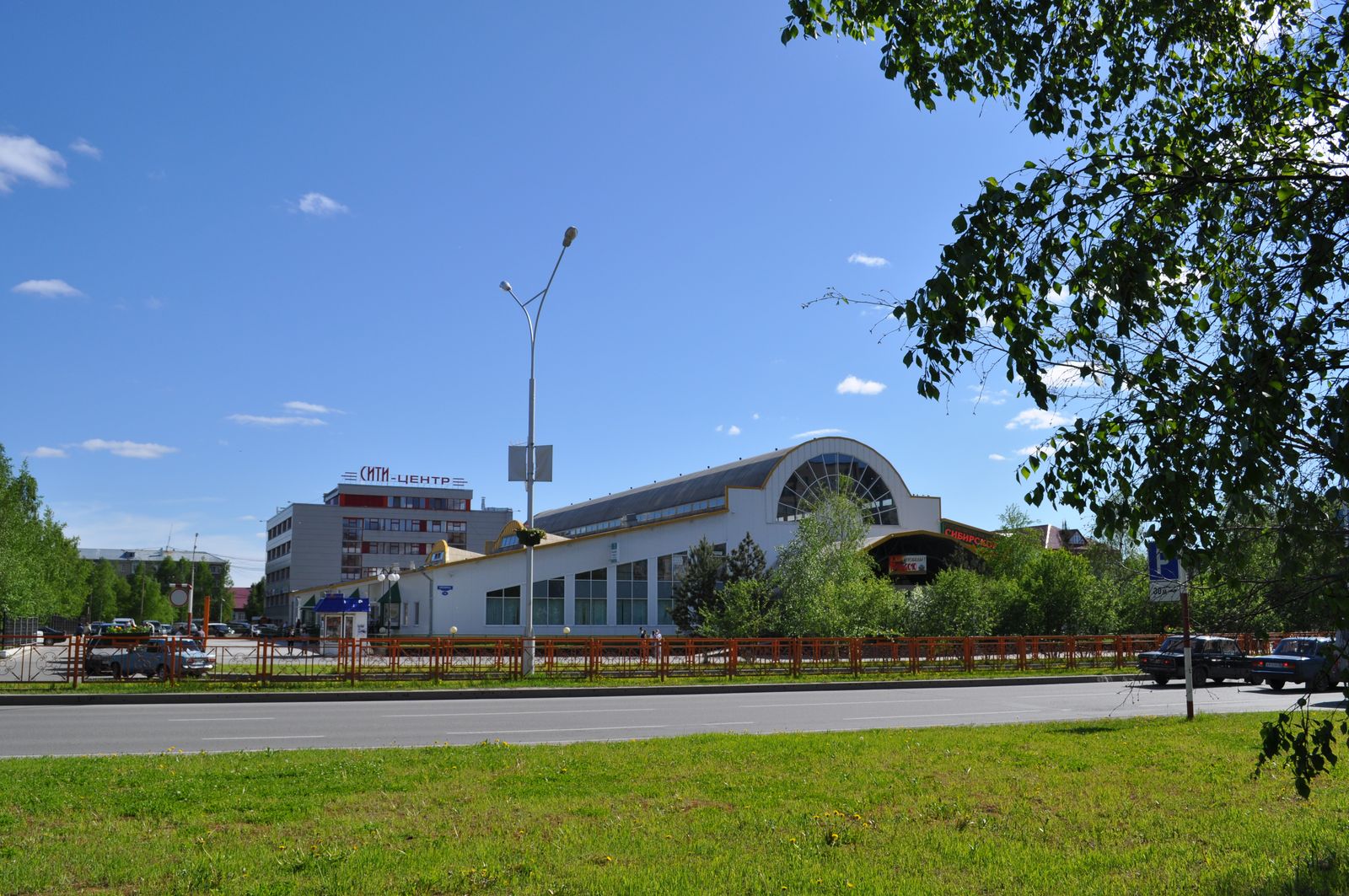 Нижневартовск адрес. Центральный рынок Нижневартовск. Нижневартовск рынок Центральный на Ленина. Ленина 14 Нижневартовск Центральный рынок. Улица Ленина Центральный рынок Нижневартовск.