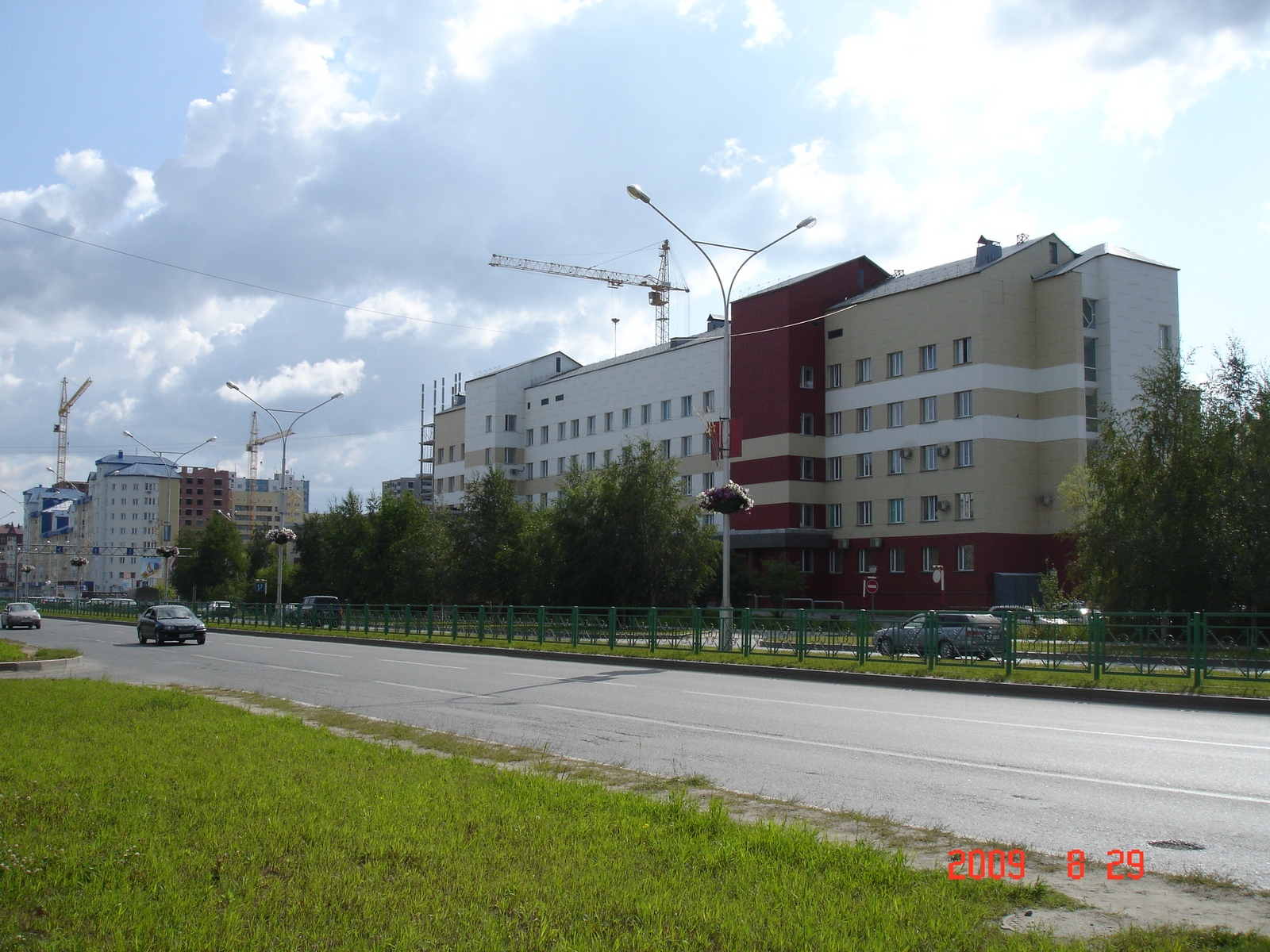 Нижневартовский городской. Ленина 20 Нижневартовск перинатальный центр. Ленина 20 Нижневартовск. Перинатальный центр Нижневартовск Комсомольский бульвар. Нижневартовск улицы центр.