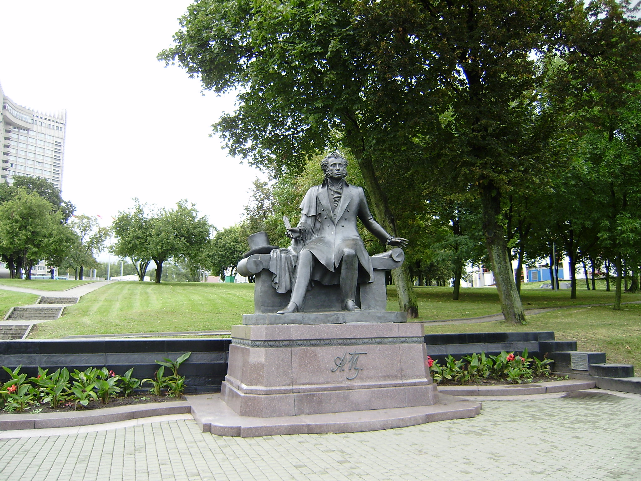 Памятник в городе минске. Памятник Пушкина в Минске. Памятник а. с. Пушкину, Минск Свислочь. Памятники Пушкину в Беларуси. Проспект Пушкина памятник Минск.