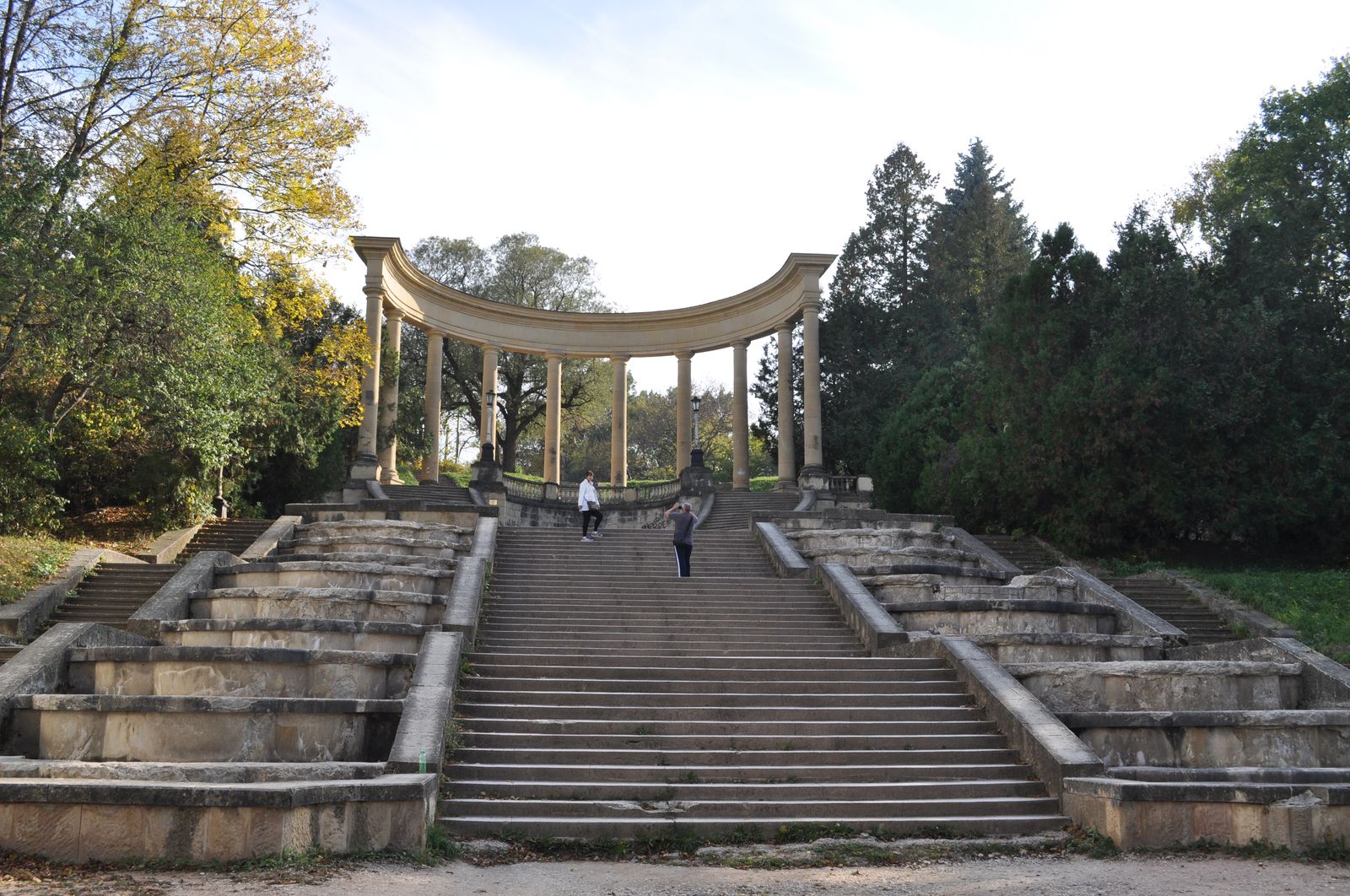 Каскадная лестница кисловодск фото. Кисловодск парк каскадная лестница. 500 Ступеней Кисловодск. Ступеньки в Кисловодске. Каскадная лестница визитная карточка Кисловодска.