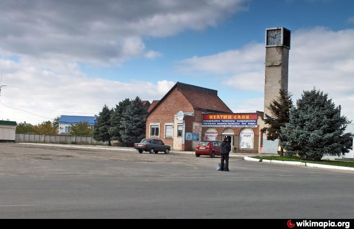 Луганские села. Станица Луганская автостанция. Перевальск Луганская область автовокзал. Перевальск центр. Администрация Артемовского района Украина.