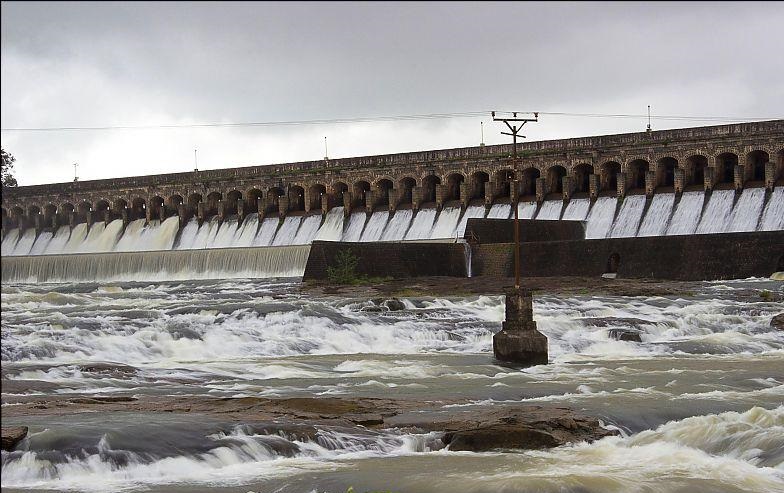 Main wall of Bhatghar Dam