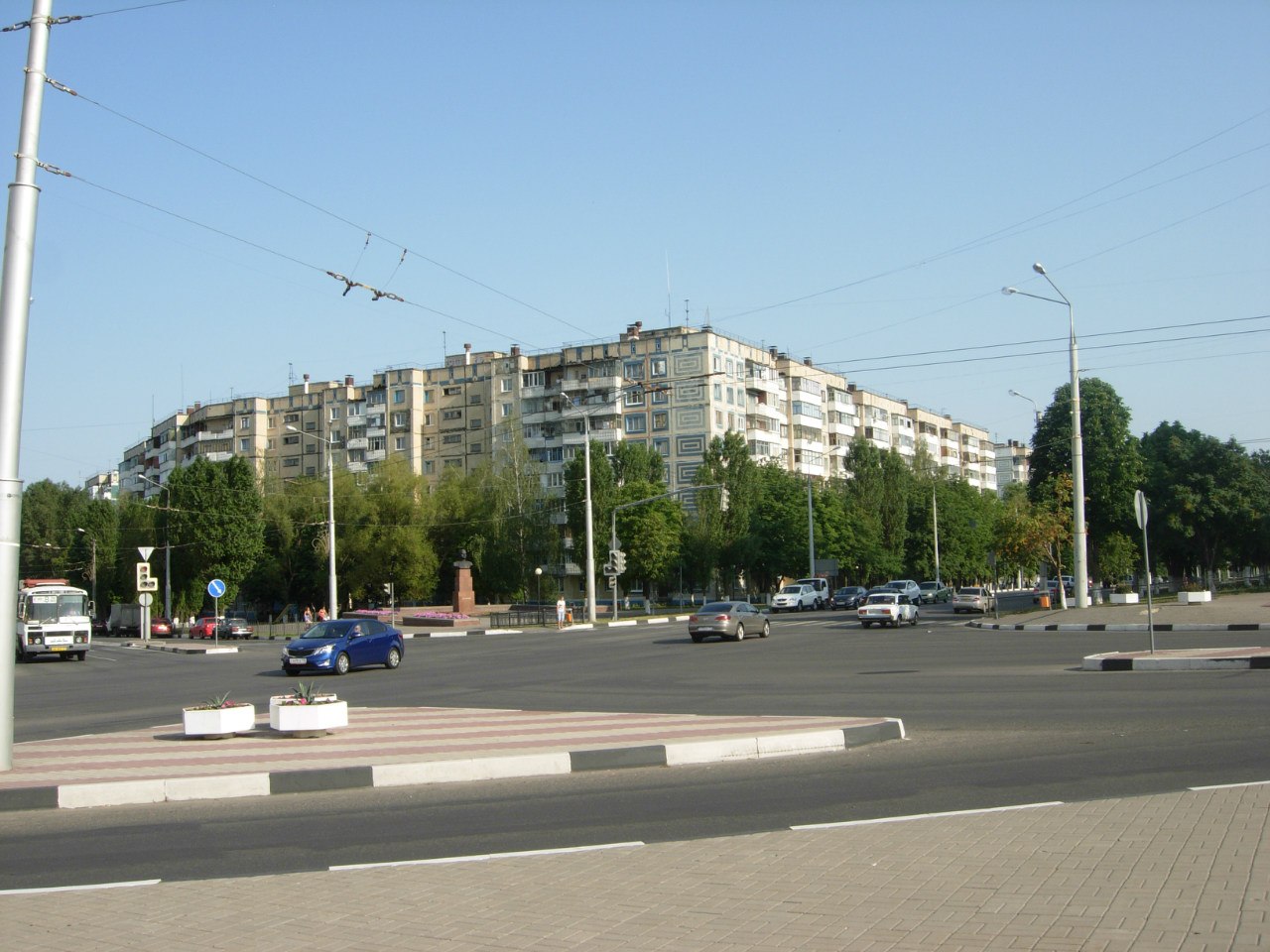 Королева 16