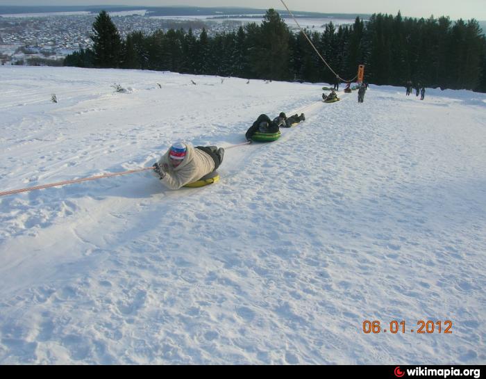 горнолыжный спуск юго-камск. юго камские горки пермь. юго камские горки пермь. горнолыжный комплекс в юго камске. парк активного отдыха юго горки.
