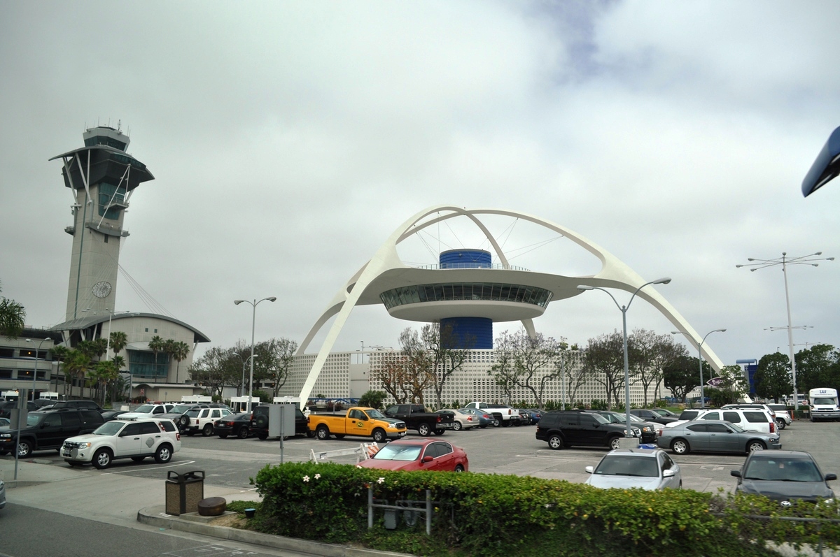 Theme Building - Los Angeles, California | tower, Modern (architecture)