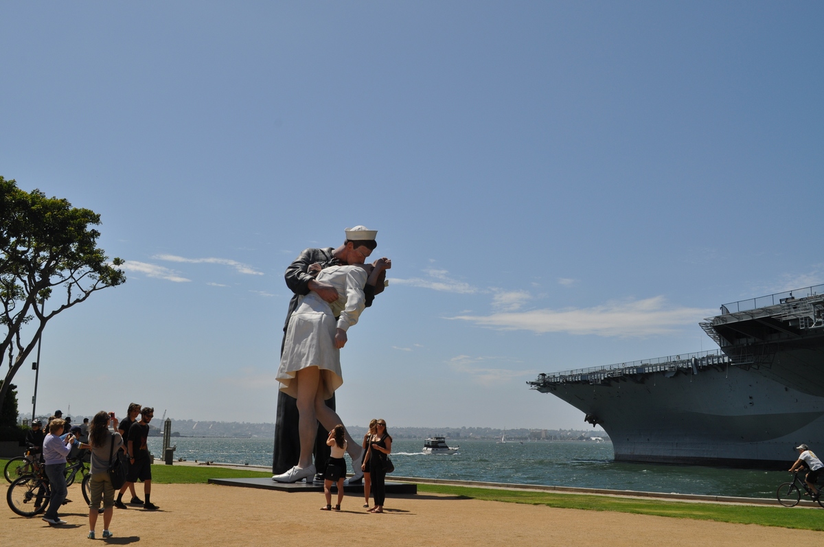 (Unconditional Surrender) Kiss Statue - San Diego, California