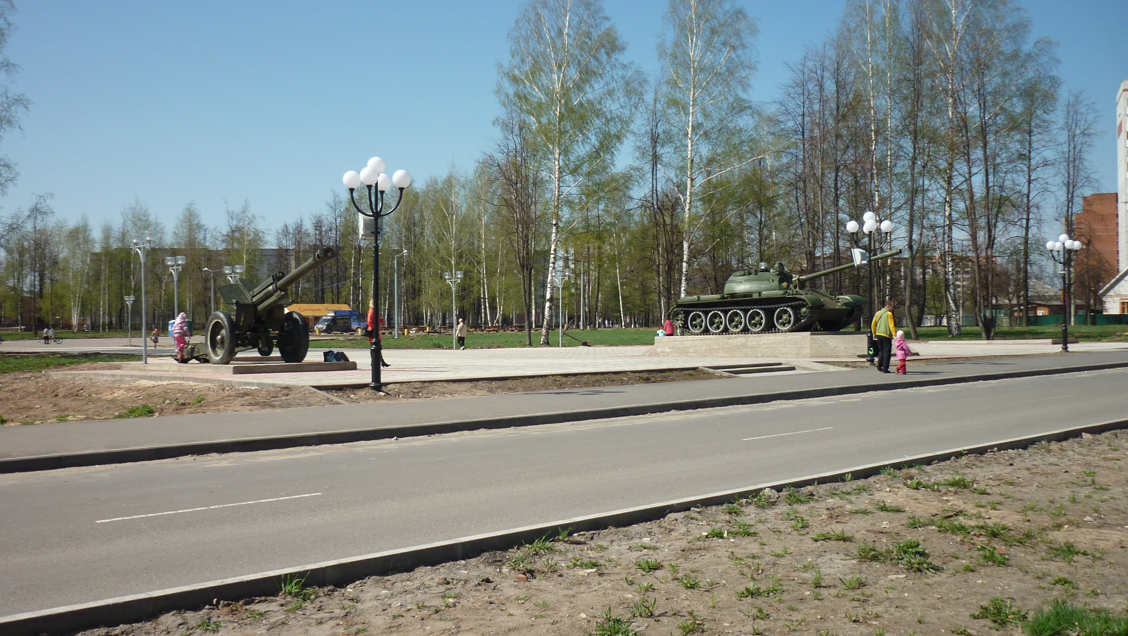 Каток йошкар ола в парке победы. Парк Победы в Йошкар-Оле. Парк Победы в городе Йошкар Ола. Памятники парка Победы Йошкар Ола. Аллея Победы Йошкар Ола.