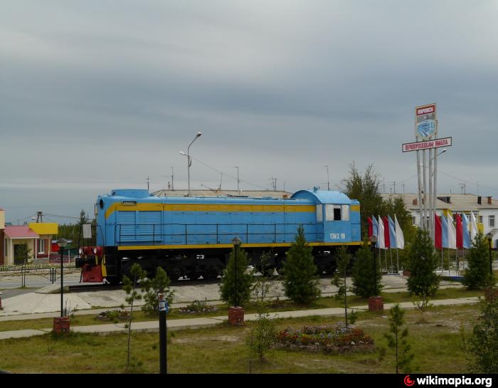 Пуровск. Тарко-Сале ЖД станция. Станция Пуровск. ЖД вокзал Пуровск. Пуровск памятник.