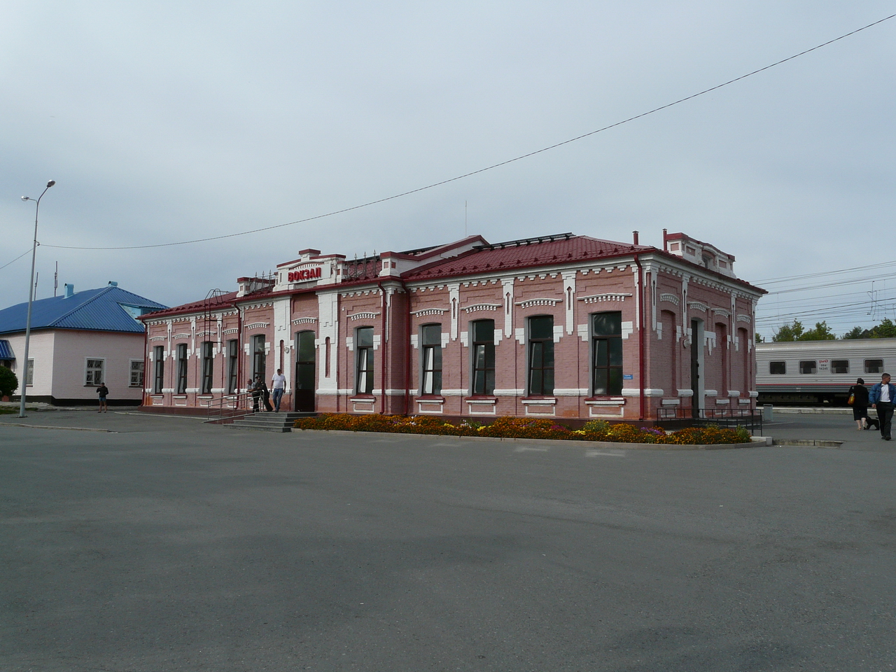 Электричка ялуторовск заводоуковск. Заводоуковск вокзал. Железнодорожный вокзал Заводоуковская. Заводоуковск ЖД станция. Железнодорожный вокзал Заводоуковск.