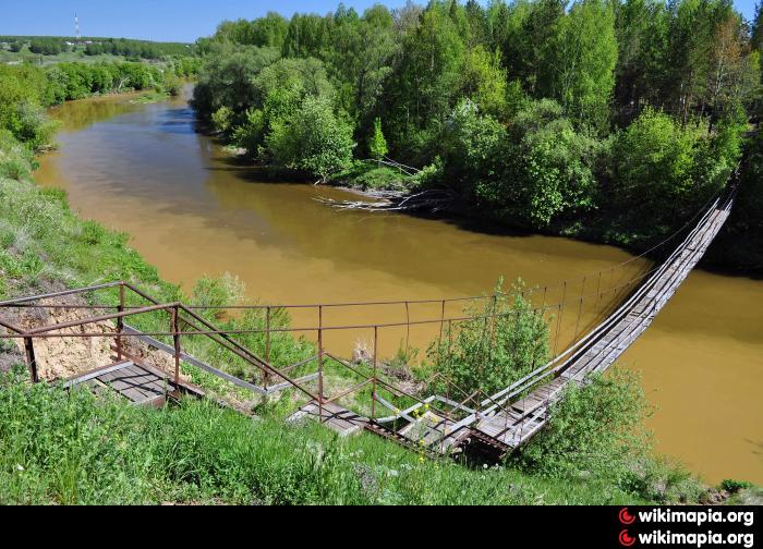 Село колчедан свердловская область. Река Исеть Каменск-Уральский висячий мост. Каменск-Уральский подвесной мост через Исеть. Висячие мосты на реке Исеть. Висячий мост через Исеть Каменск Уральский.