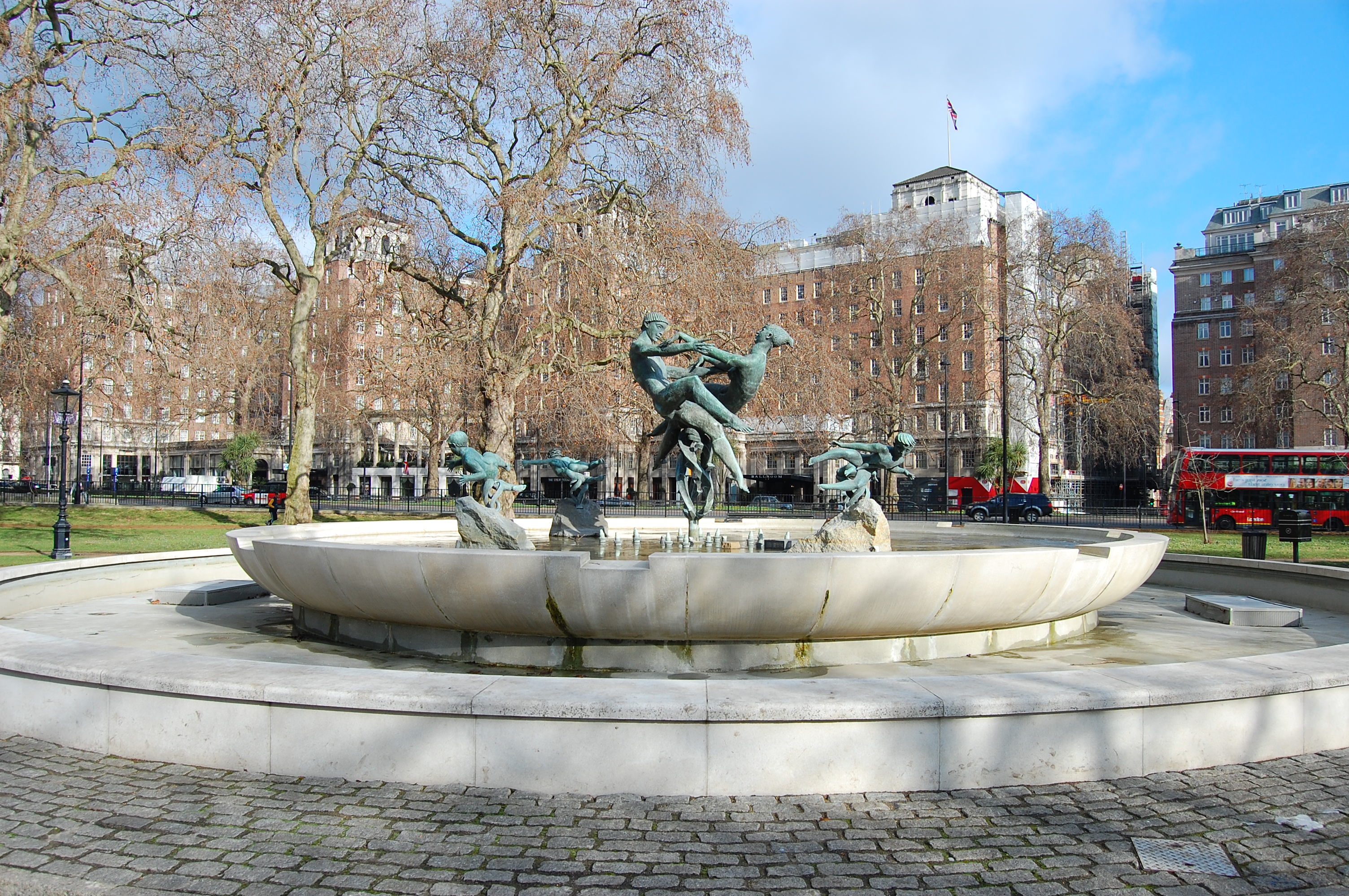 Фонтан 1963 Грин парк Лондон скульптора Томаса Хаксли-Джонса
