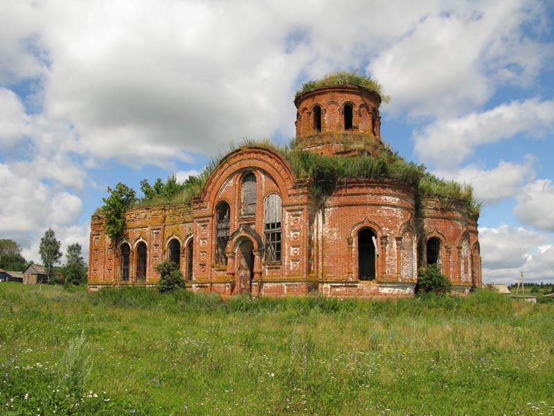 Погода в мокром мичкассе. Церковь Михаила Архангела Пензенская область.