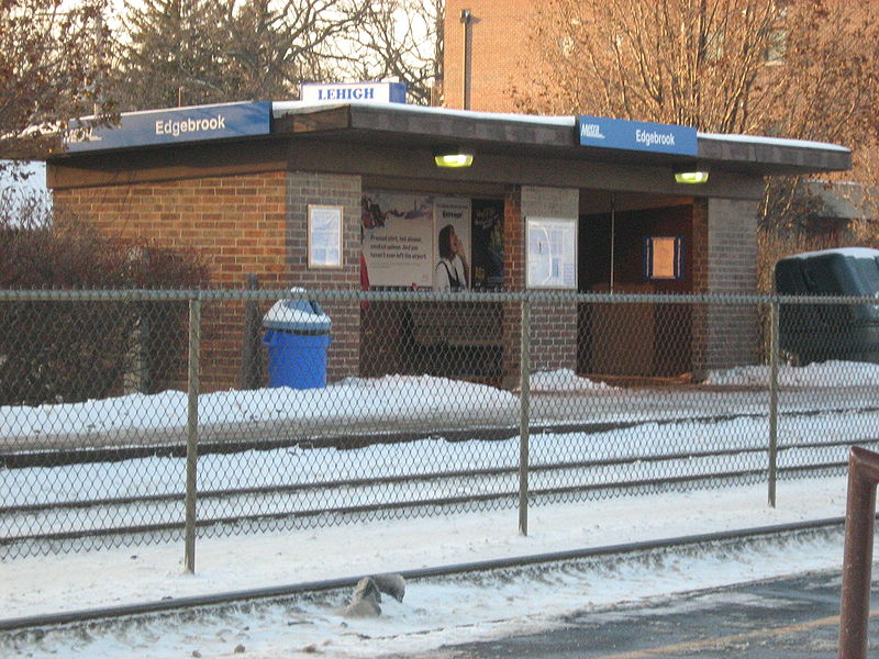 Edgebrook metra station