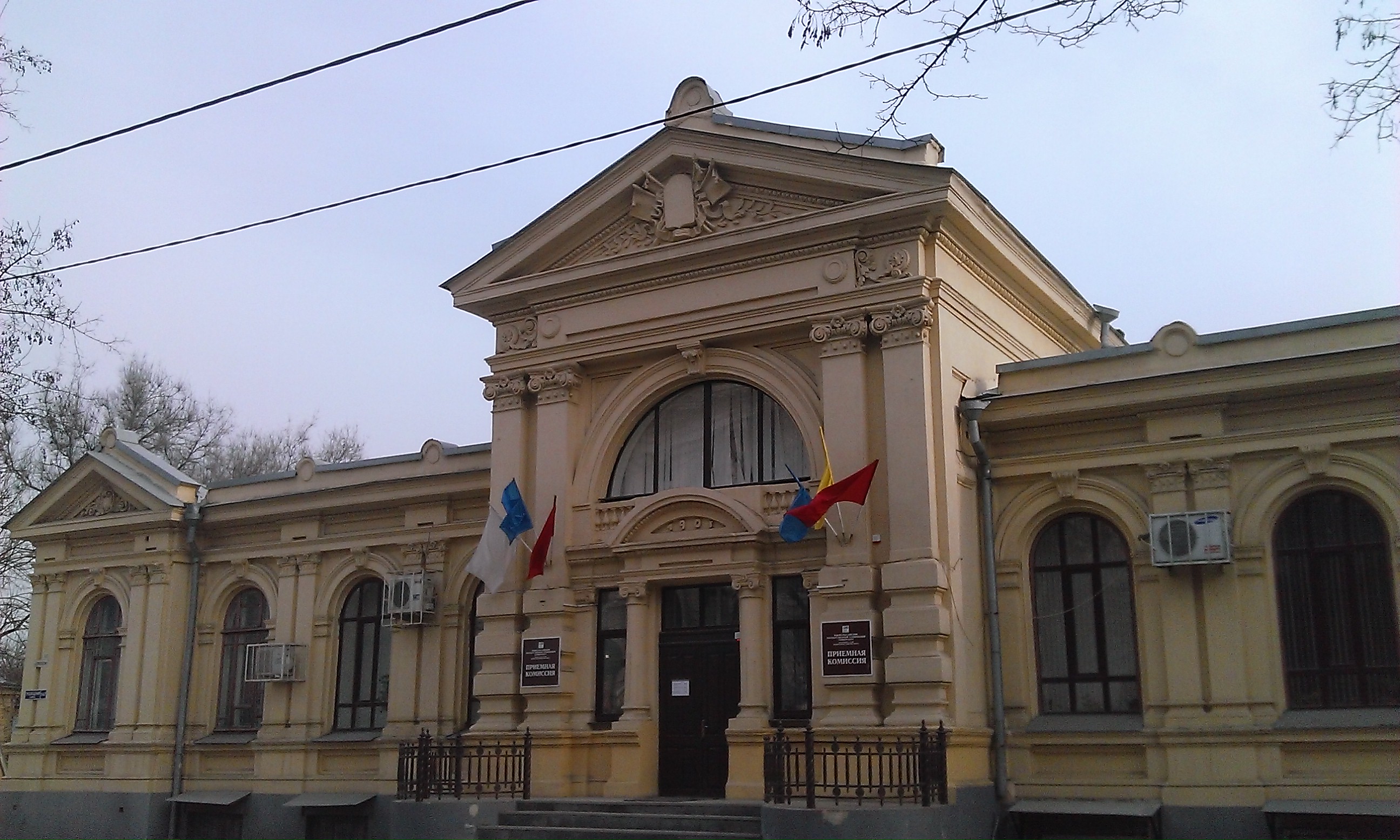 Комиссия зданий. Приемная комиссия НПИ Новочеркасск. Достопримечательности Новочеркасска НПИ. Улица Просвещения Новочеркасск НПИ. Приемная комиссия ЮРГТУ НПИ.