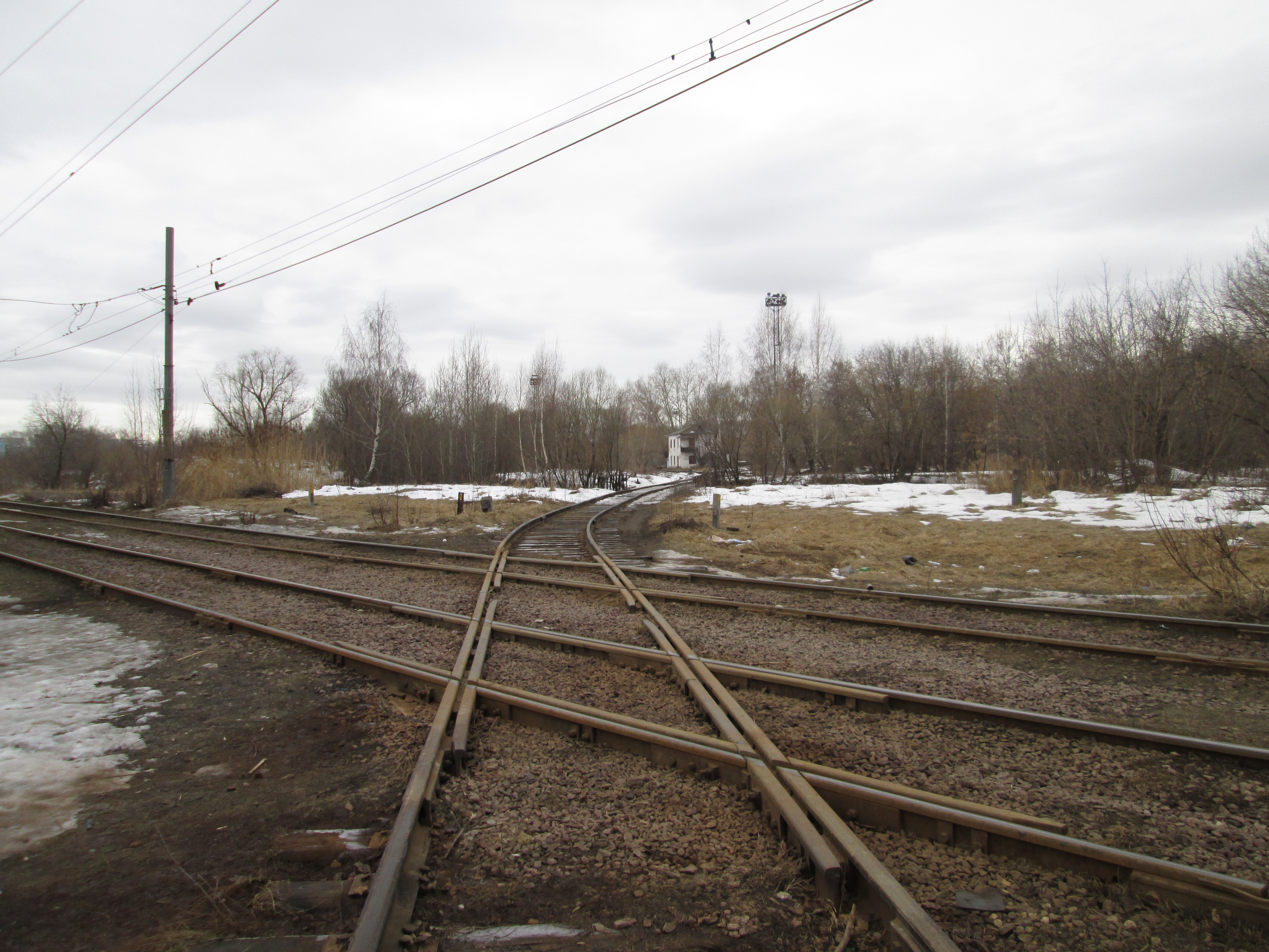 Трамвайно-железнодорожные пересечения. Трамвайно железнодорожный переезд. Трамвайно-железнодорожные пересечения. Железнодорожный перекресток. Глухое пересечение железнодорожных путей.