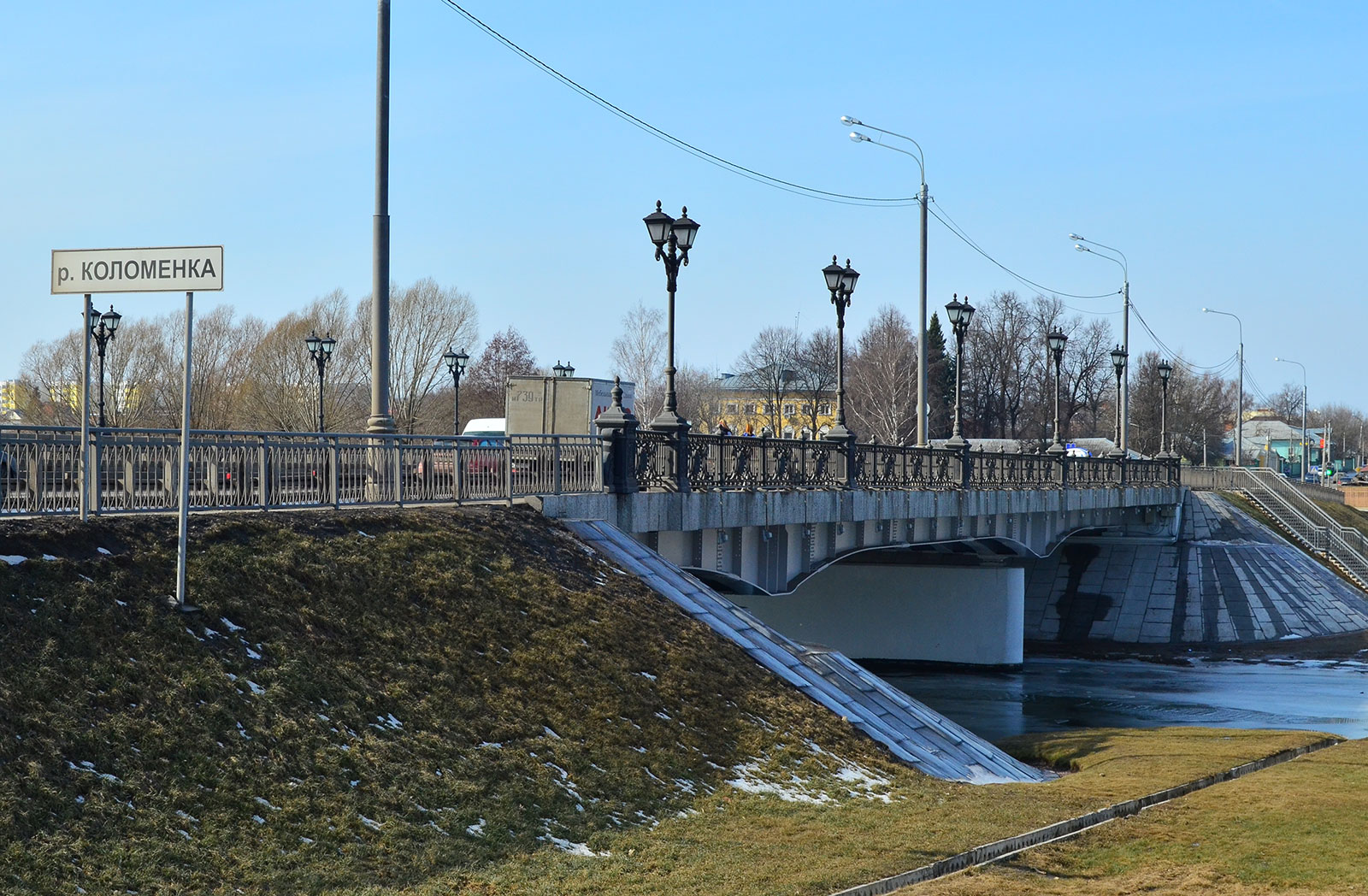 Голутвин запруды. Мост через реку Коломенку в Коломне. Река Коломенка в Коломне. Парк запруды Коломна. Коломна мост через оку.