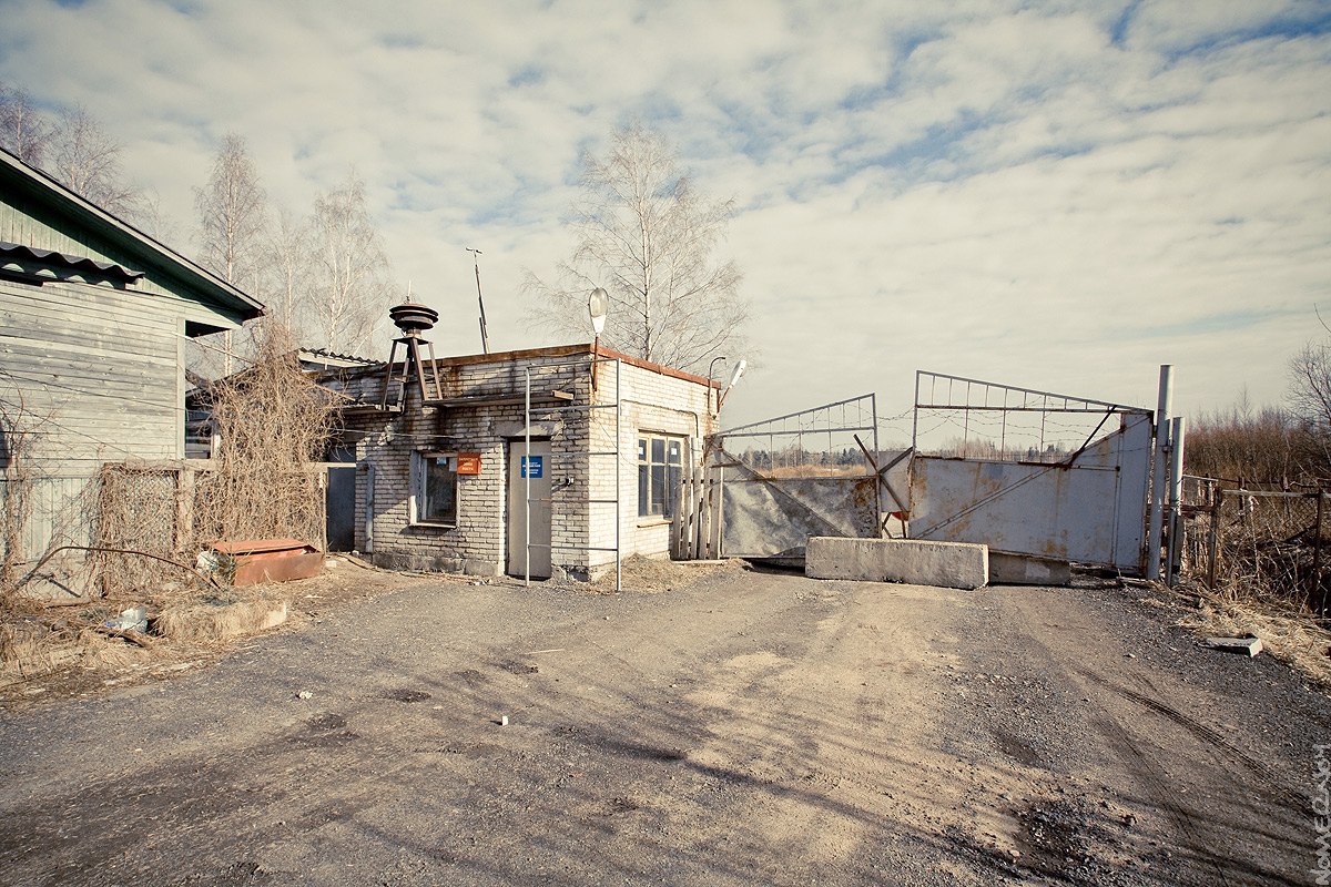 Кпп аэродрома. КПП В аэропорту. Ворота КПП. Контрольно-пропускной пункт в аэропорту.