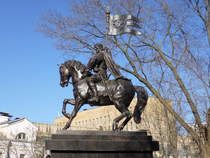 Памятник анатолию кони. Памятник всаднику в Москве. Памятник всадник на коне в Москве.