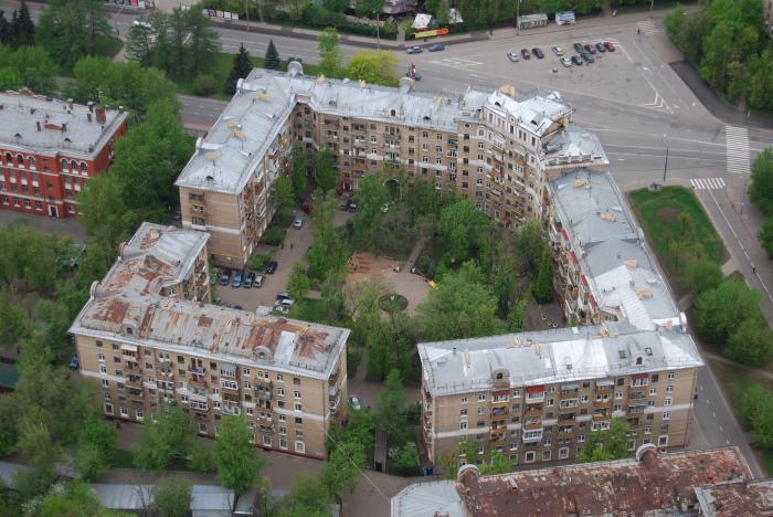 Московской объект. Закрытый двор в Москве. Дворы Москвы Ломоносовского района. Двор в районе Ломоносовской. Московские закрытые дворы.