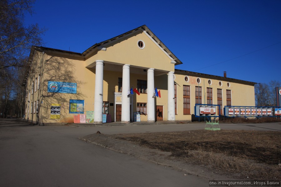 Дк это. ДК Медвежьегорск. Дом культуры Медвежьегорск. Город Медвежьегорск ДК. Медвежьегорск кинотеатр дом культуры.