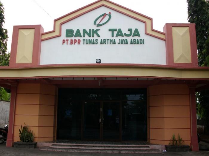 Романова н н. Финанс банк логотип. Логотипы банков. Тая банк. Тая банк.