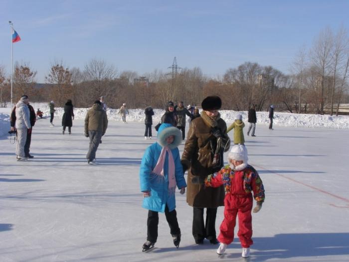 Каток ульяновск. Каток в центре Ульяновска. Стадион старт Ульяновск каток. Открытый каток Ульяновск центр.