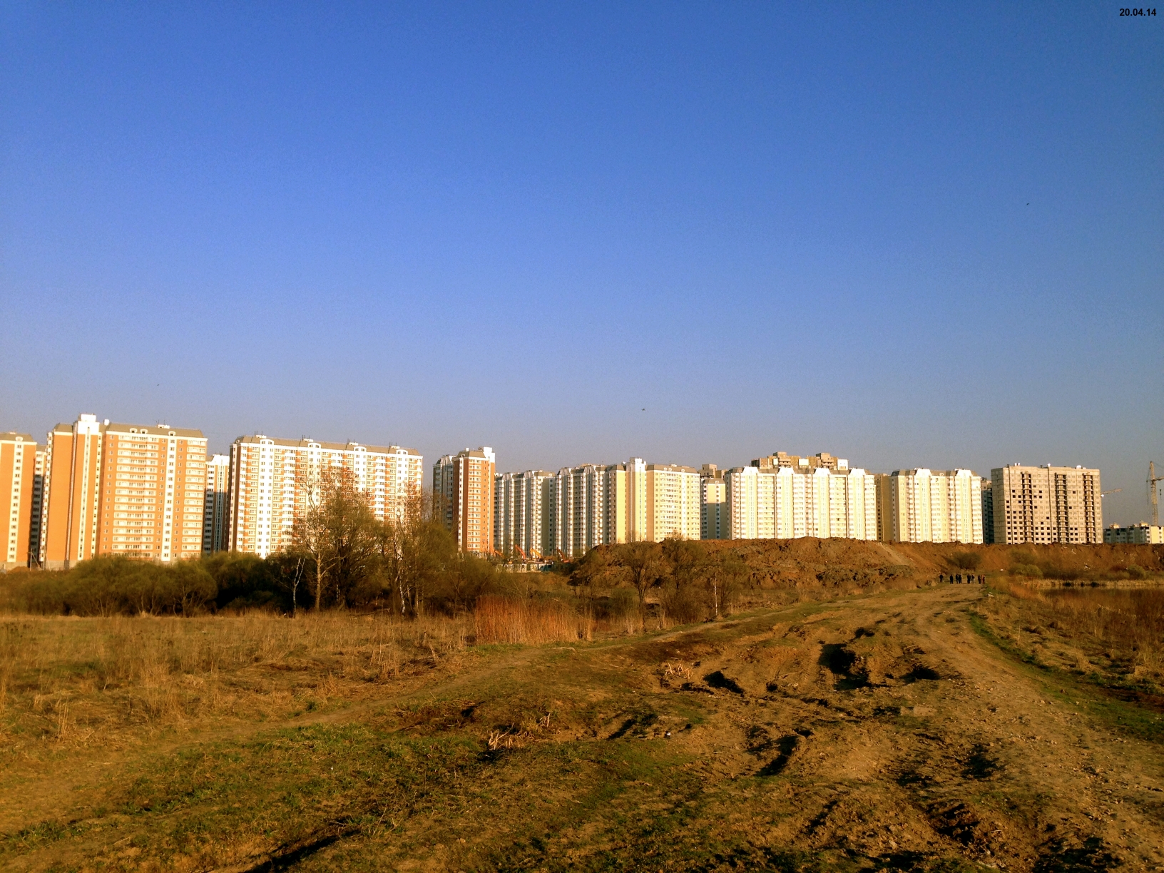 Округе районе ново переделкино. Парк Уго Чавеса в Минске. Капище Перуна Купчино. Языческий храм в Купчино. Крылатские холмы 1980.