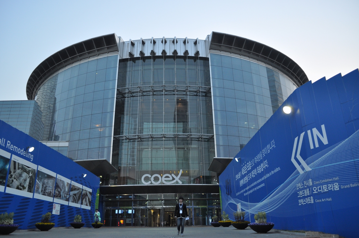 Coex сеул. COEX Mall Корея. COEX Convention Exhibition Center. Выставочный центр COEX В Южной Корее.