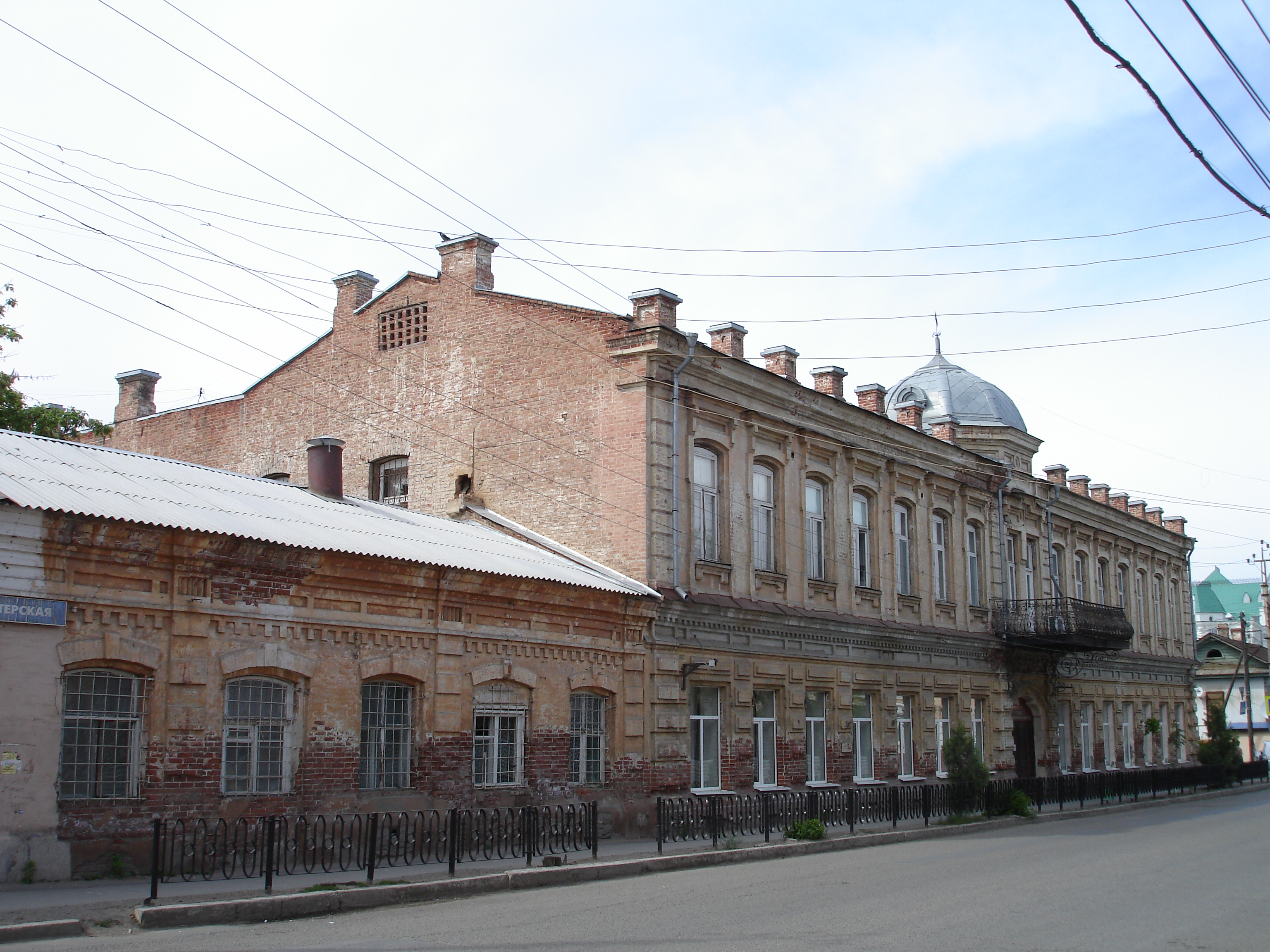 астраханский кремль 1707. памятники архитектуры астрахани. астрахань здание шарлау. культурные объекты астрахани. краеведческий музей астрахань официальный сайт.