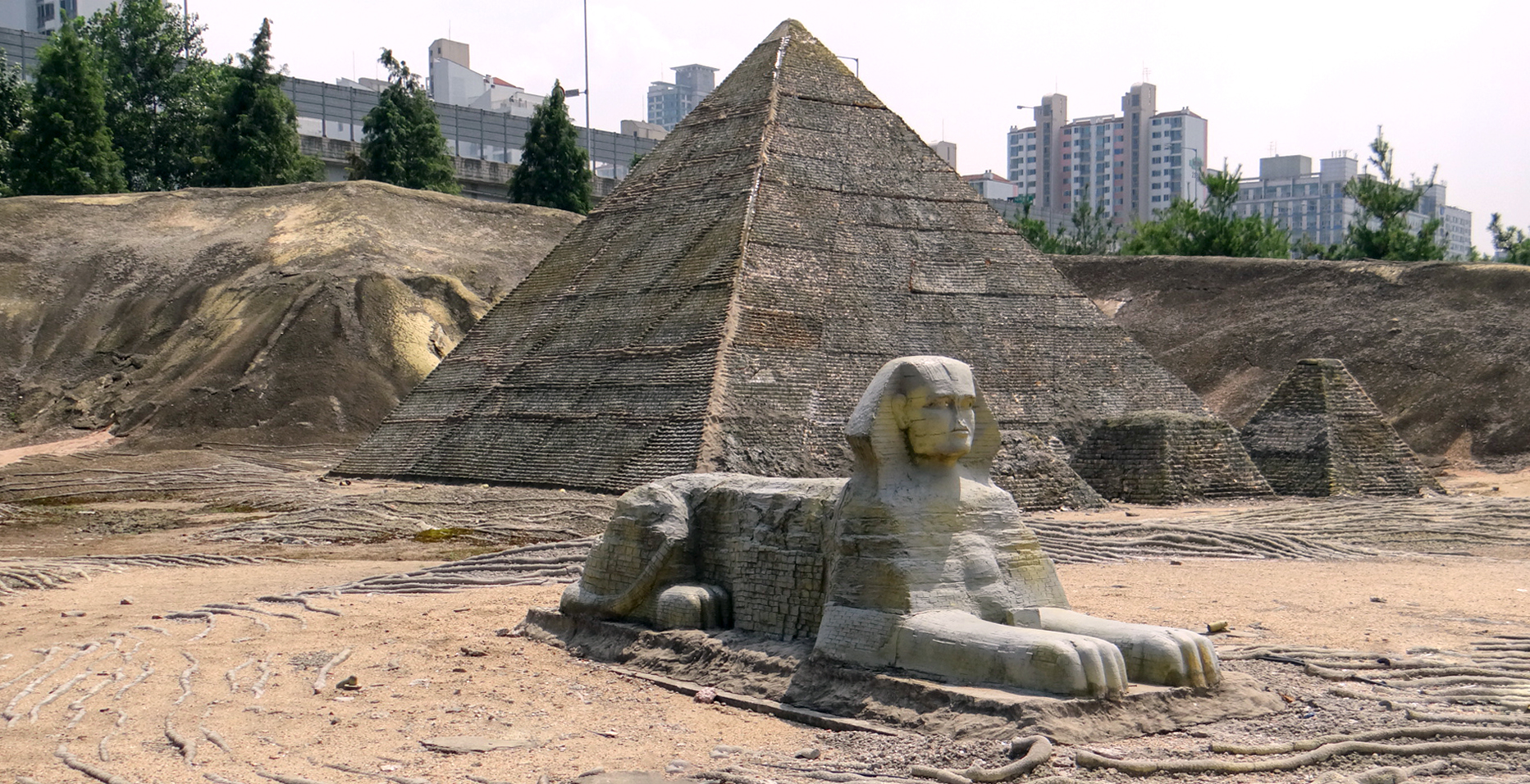 Great Pyrimids - Aiins World - Bucheon