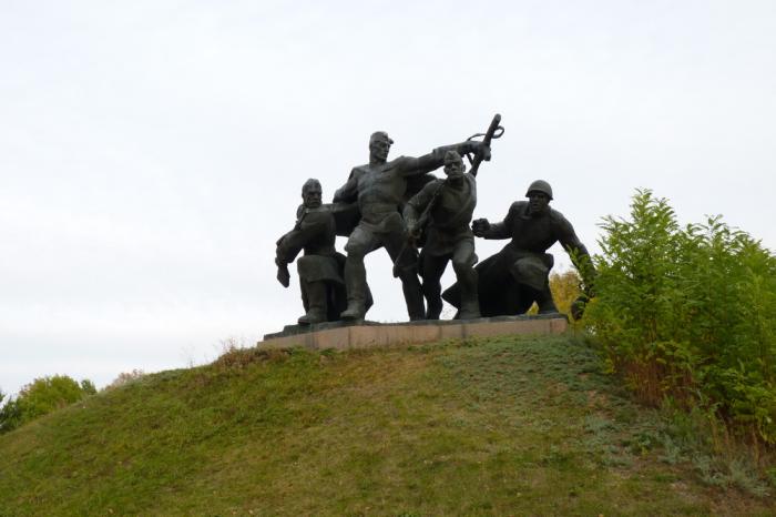 Плацдарм. Мемориал Букринского плацдарма. Букринский плацдарм памятник. Букринский плацдарм 1943. Балыко Щучинка мемориал.