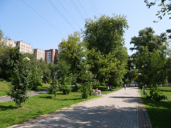 Красногорск улица московская. Сквер на Красногорском бульваре. Яблоневый бульвар Красногорск. Московская область, г. Красногорск, ул. Октябрьская, дом 17. Улица Уральская в Красногорске.