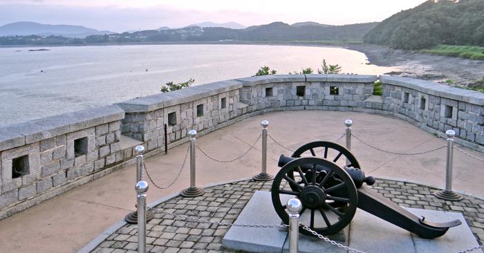 Front View of the Gwangseongbo Fortress, in the Gwangseongbo Fort, Later  Named Anhaeru, Meaning Peaceful Sea, South Korea Stock Photo - Image of  incheon, island: 247113676